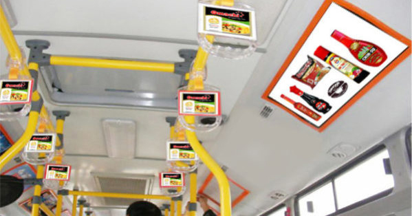 5 Hình Thức Quảng Cáo Xe Buýt Phổ Biến Nhất Hiện Nay Quảng cáo trên tay nắm xe Bus