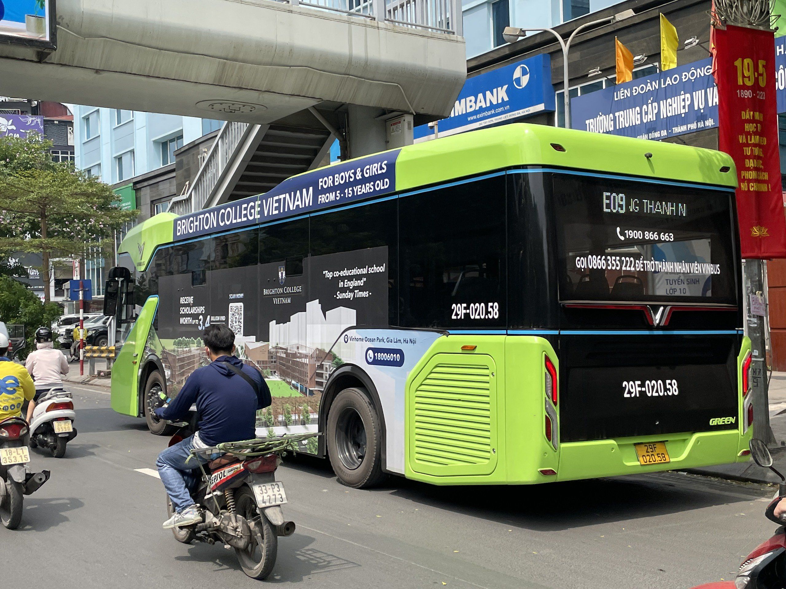 Hướng dẫn xin phép quảng cáo xe buýt & những quy định pháp lý mới nhất Quảng cáo trên xe buýt điện VinBus