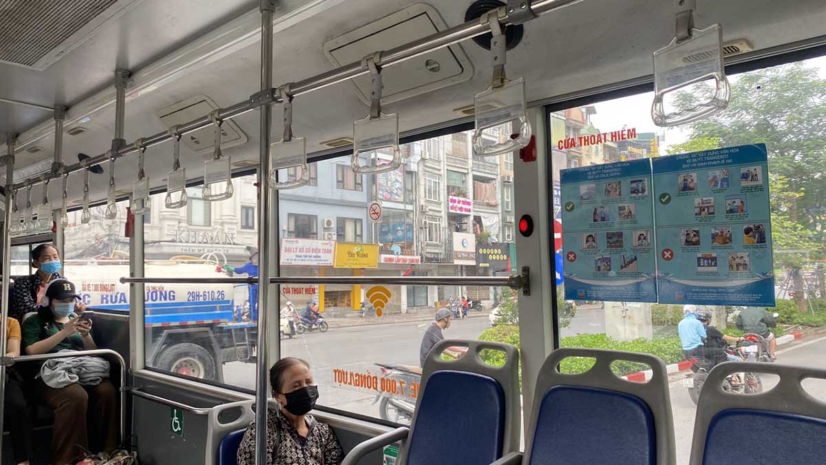 Trang chủ Quảng cáo tay nắm trong xe buýt