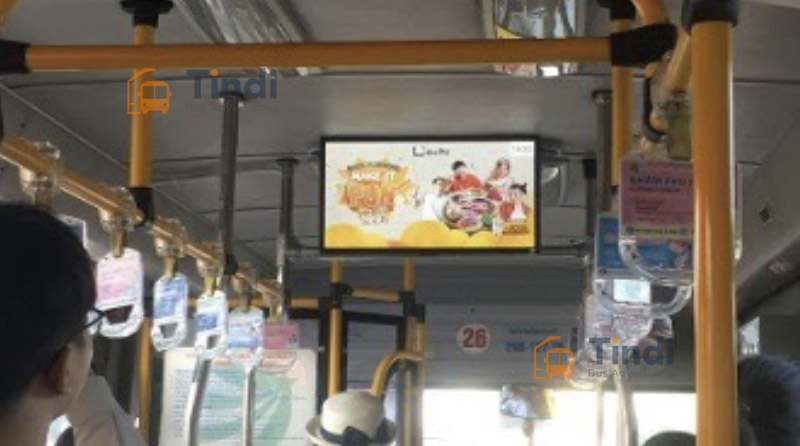 Quảng cáo màn hình LCD trong xe buýt – Giải pháp truyền thông hiện đại, chi phí tối ưu Quảng cáo màn hình LCD trong xe buýt