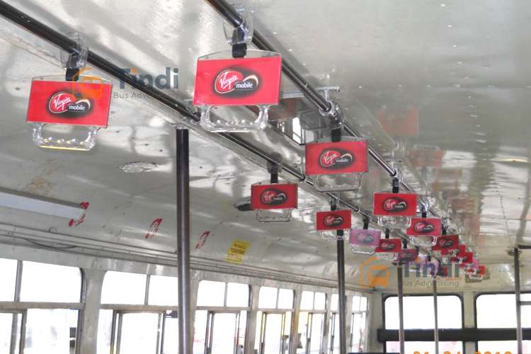 Quảng cáo trên các tay nắm xe buýt dễ dàng tiếp cận khách hàng ở cự ly vô cùng gần gũi