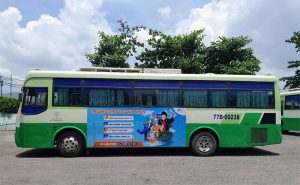 Dán decal quảng cáo thân xe buýt – Hình thức quảng cáo ngoài trời phổ biến nhất Dán decal quảng cáo thân xe buýt