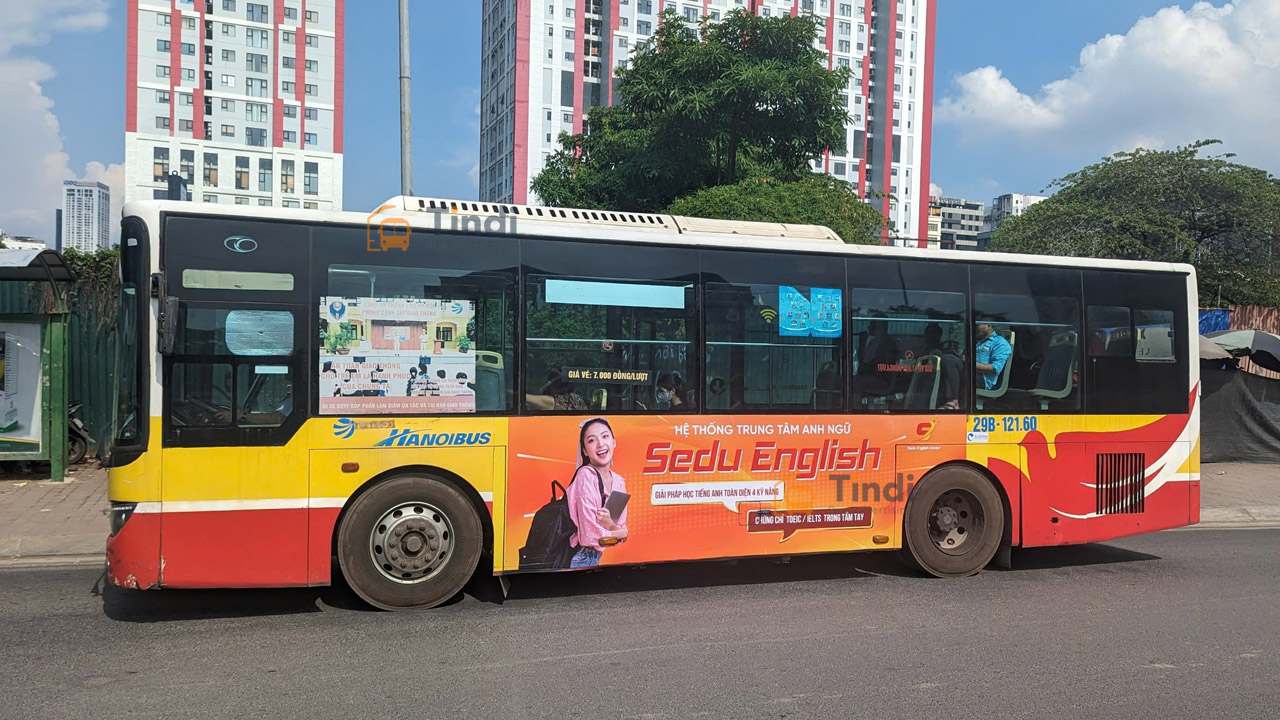 Quảng cáo thân xe buýt (Body Ads) – Giải pháp phủ sóng thương hiệu kinh điển Body Ads có giá rẻ hơn billboard nhưng phạm vi di chuyển rộng