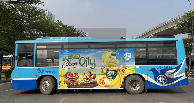 Cách chọn tuyến xe buýt hiệu quả cho từng ngành hàng Các nhãn hàng thuộc ngành FMCG rất ưa chuộng quảng cáo xe bus. Ảnh: Tindi Bus Ads