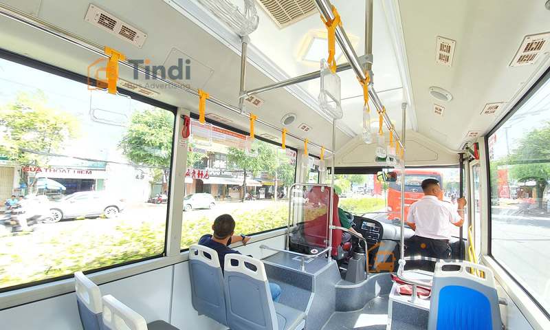 Quảng cáo xe buýt tại Cần Thơ – Giải pháp phủ sóng thương hiệu hiệu quả tại miền Tây Quảng cáo tay cầm xe Bus Cần Thơ là hình thức quảng cáo mini nhưng hiệu quả bất ngờ.