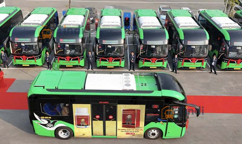 Tương lai quảng cáo xe bus: Công nghệ áp dụng & xu hướng mới tại Việt Nam Quảng cáo trên xe bus – một trong những hình thức truyền thông ngoài trời (OOH) hiệu quả và bền vững nhất