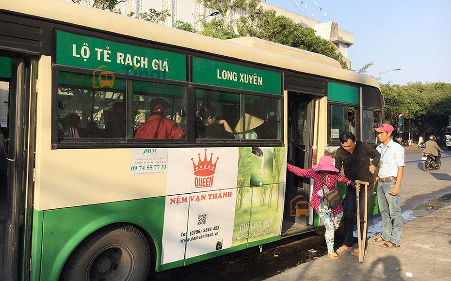 Quảng Cáo Xe Buýt Tại An Giang – Giải Pháp Phủ Thương Hiệu Hiệu Quả Tại Miền Tây Quảng cáo xe bus An Giang – Hình thức quảng cáo thân xe được lựa chọn nhiều nhất tại An Giang