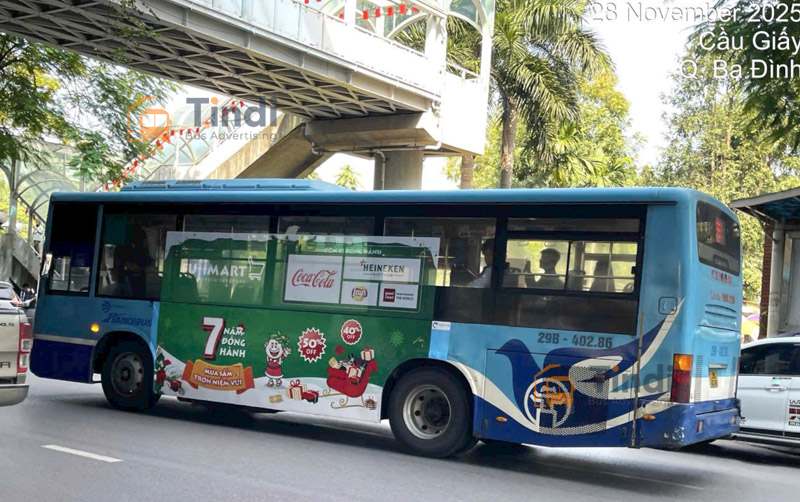 Quảng cáo xe bus có khả năng tiếp cận đa dạng nhóm khách hàng, từ người đi đường, người tham gia giao thông
